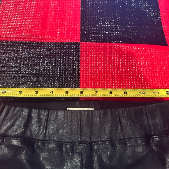 L’AGENCE Rochelle High Rise Pull-On Leggings
Black coated size XS/TP
Inseam 29” - Picture 7 of 9